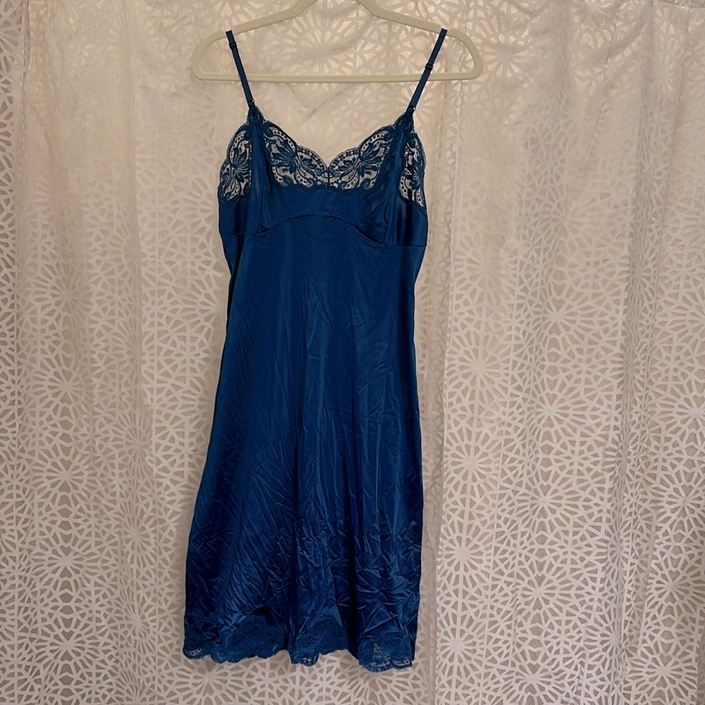💙 Vintage Wonder Maid Navy Silky Slip